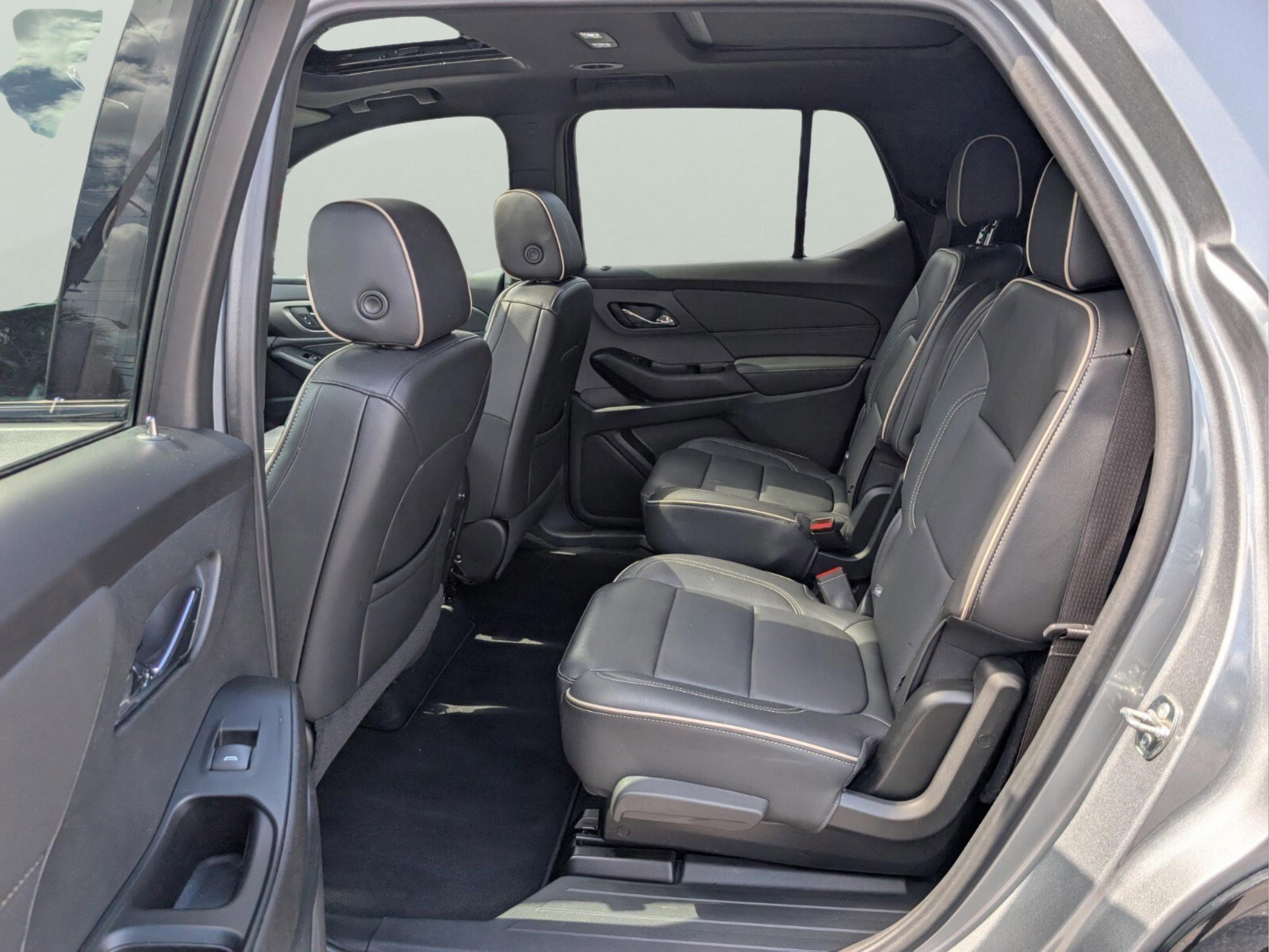 Used 2024 Chevrolet Traverse Premier w/ Redline Edition image 14