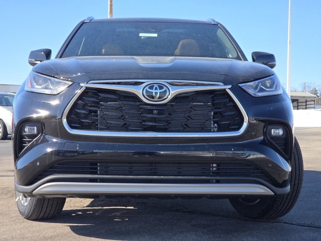 New 2026 Toyota Highlander Platinum image 3