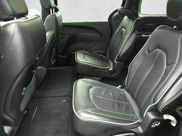 Used 2025 Chrysler Pacifica Limited FWD image 20