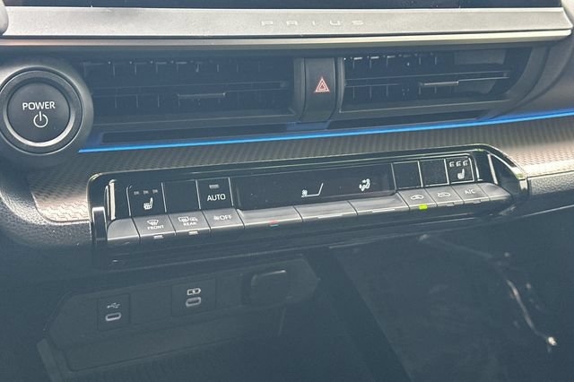 Used 2025 Toyota Prius XLE FWD image 25