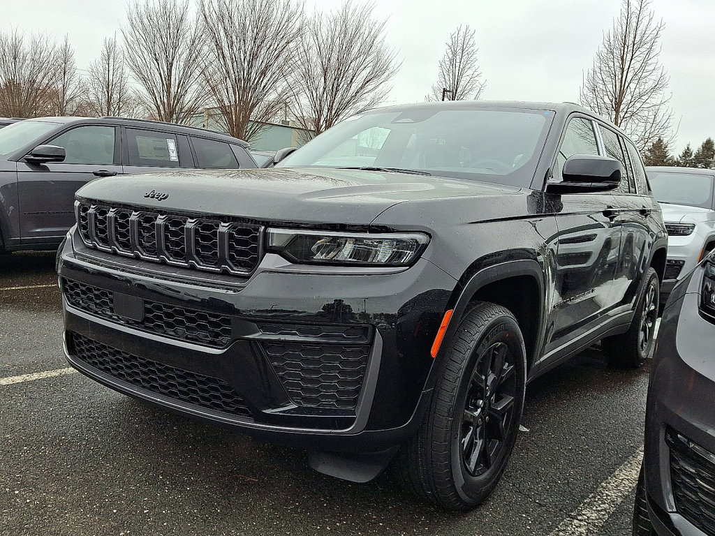 New 2026 Jeep Grand Cherokee Laredo image 1