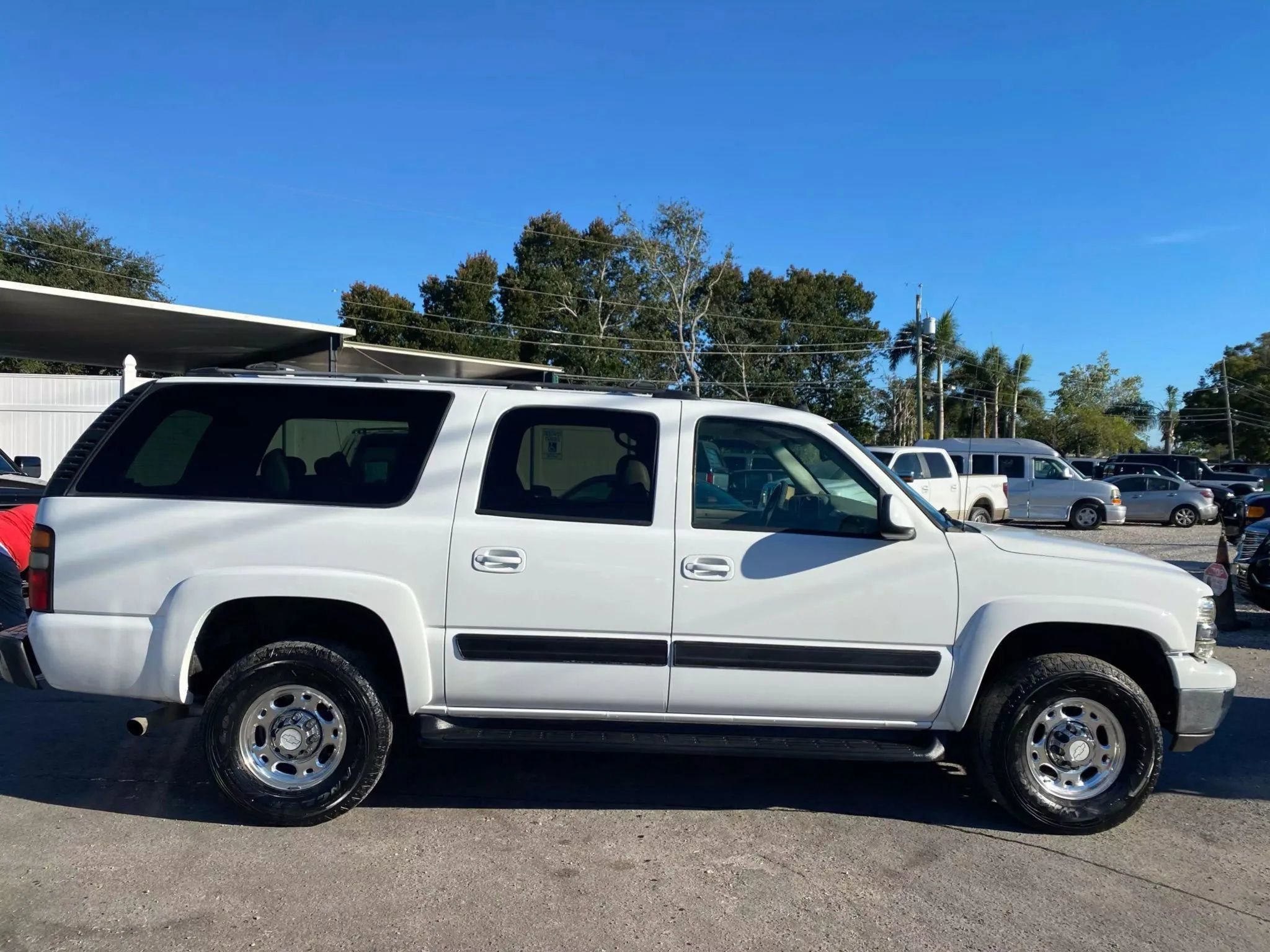 Used 2005 Chevrolet Suburban 2500 LT w/ Preferred Equipment Group image 5