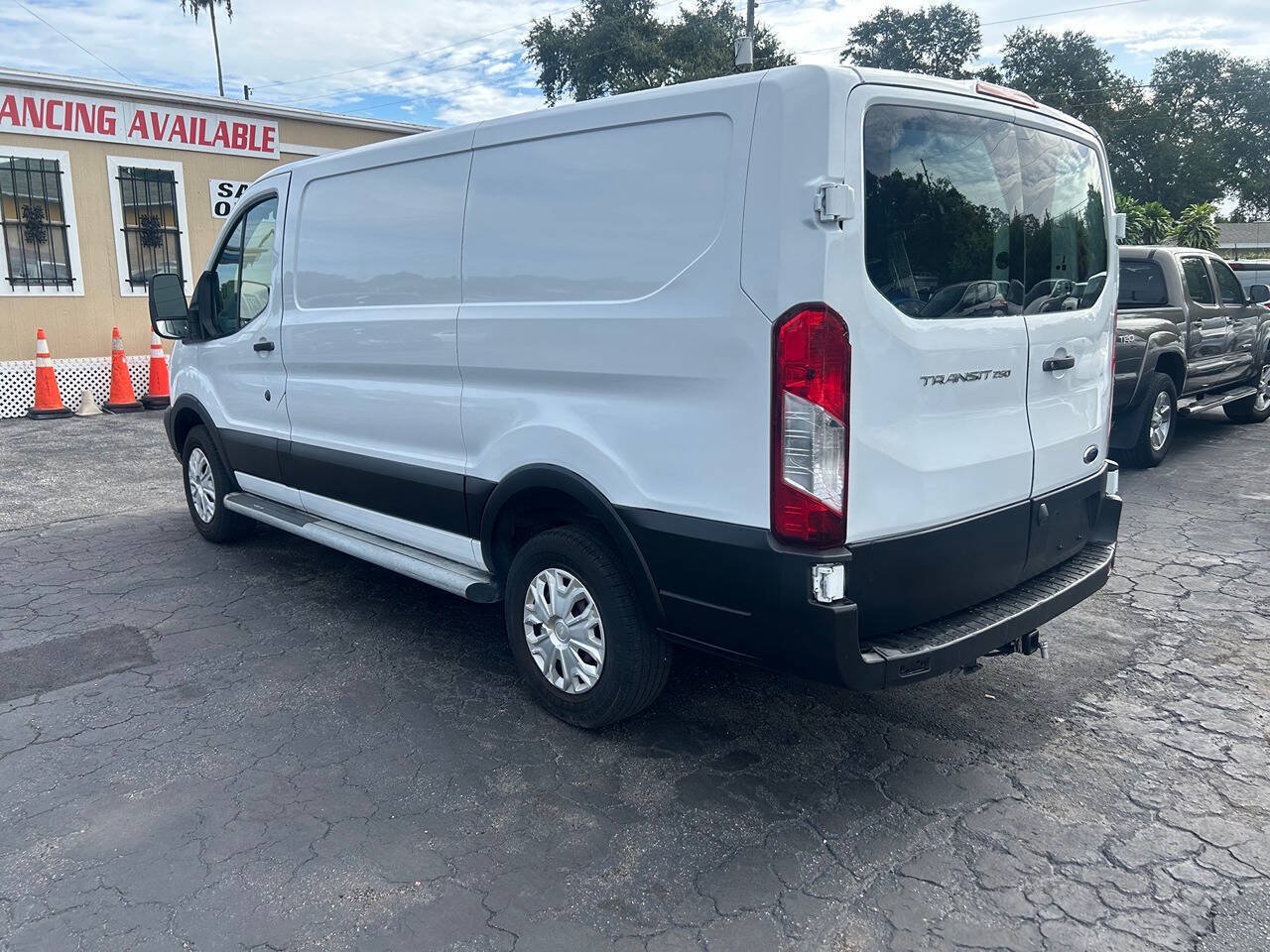 Used 2018 Ford Transit 250 130 Low Roof w/ Exterior Upgrade Package RWD image 4