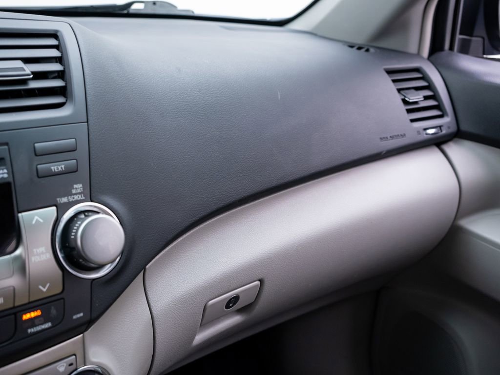 Used 2012 Toyota Highlander FWD w/ Tech Pkg image 27
