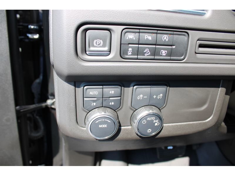 Used 2023 Chevrolet Tahoe Z71 w/ Luxury Package image 13