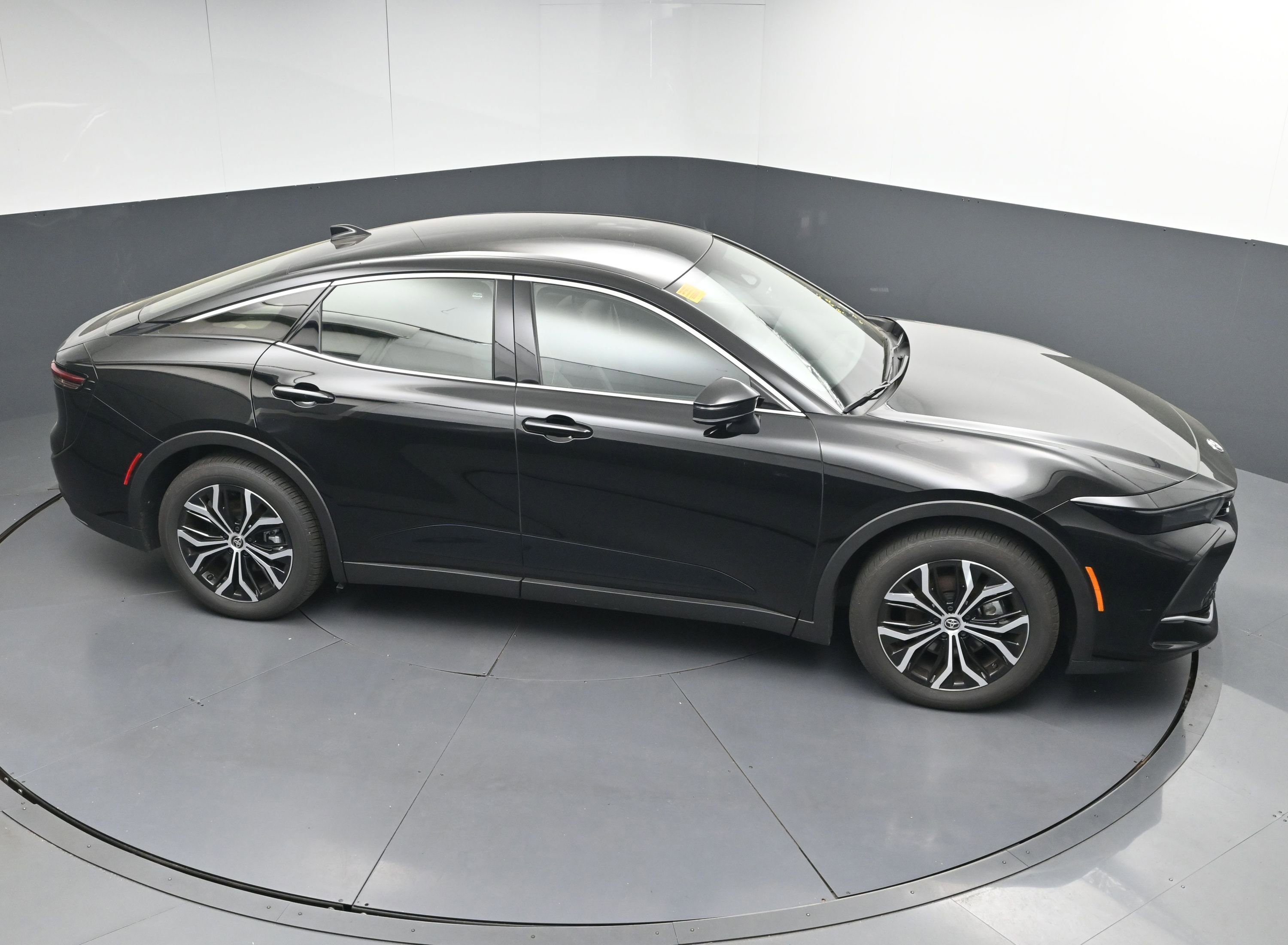 Certified 2025 Toyota Crown XLE image 34