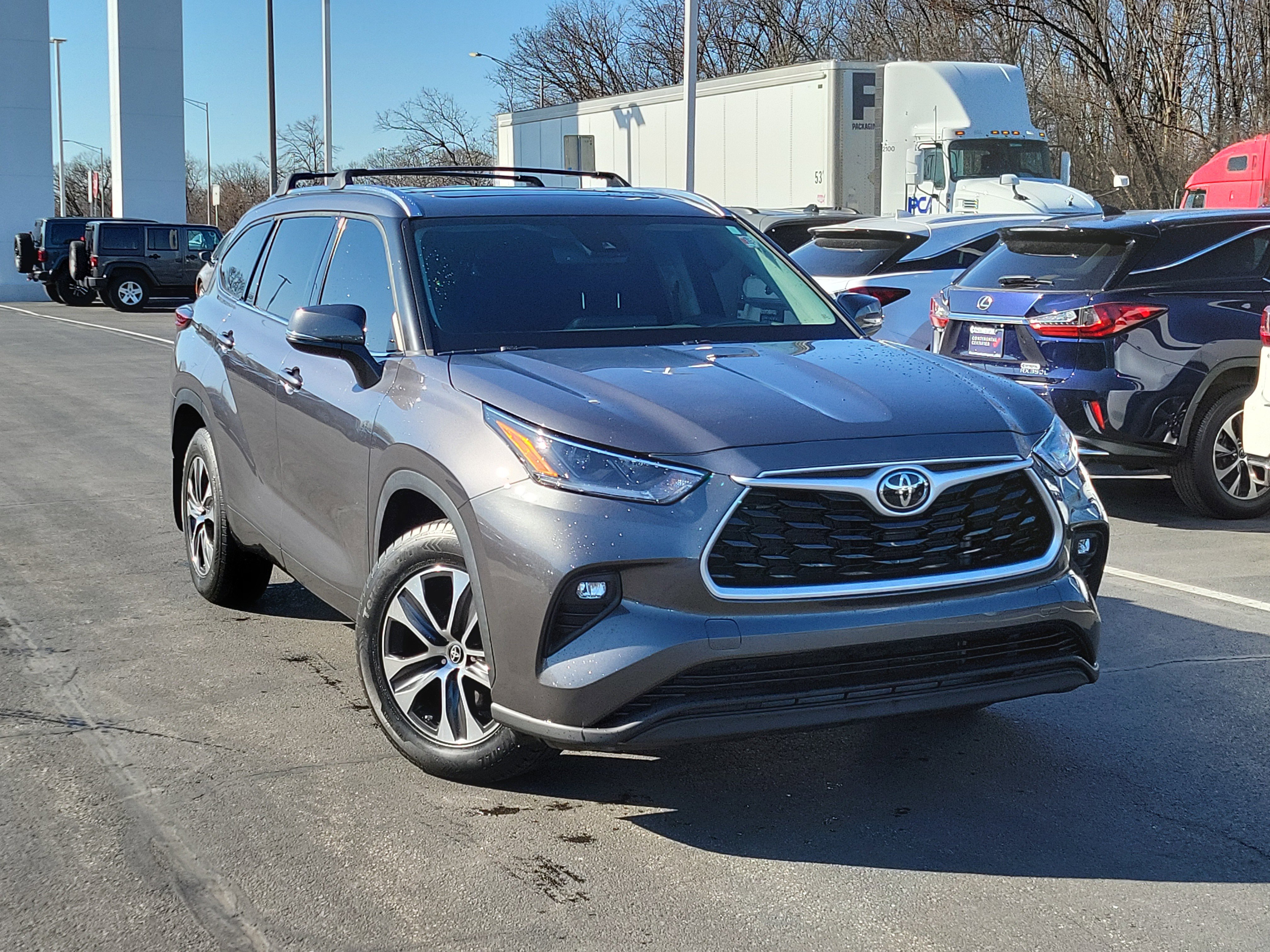 Used 2021 Toyota Highlander XLE image 38