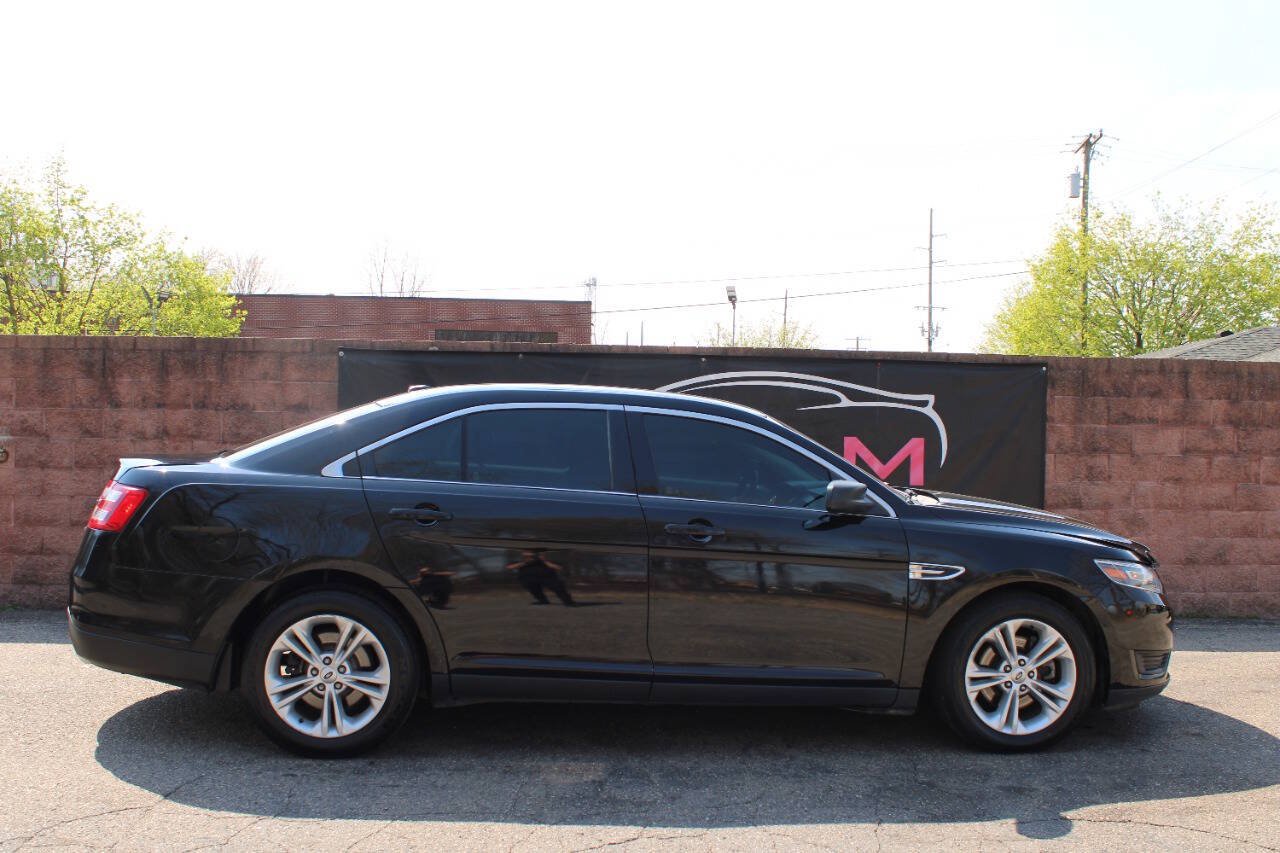 Used 2017 Ford Taurus SE FWD image 5