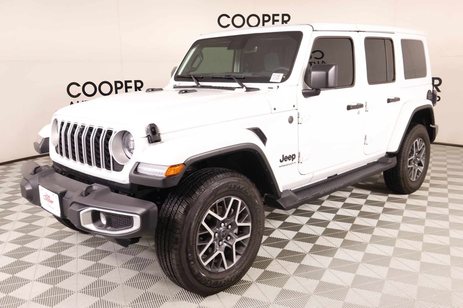 Used 2025 Jeep Wrangler Unlimited Sahara AWD/4WD image 11