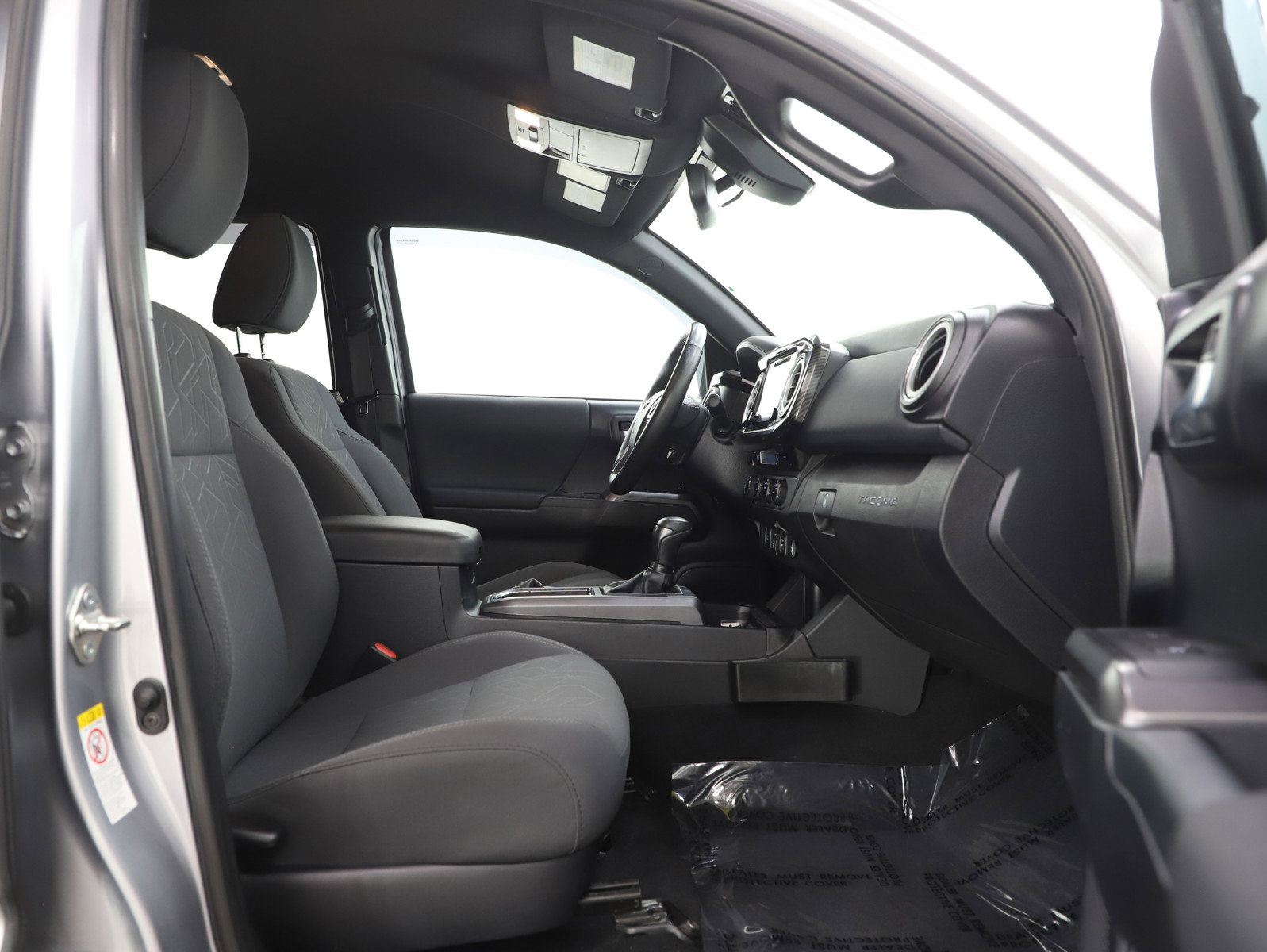 Used 2018 Toyota Tacoma TRD Sport AWD/4WD image 11