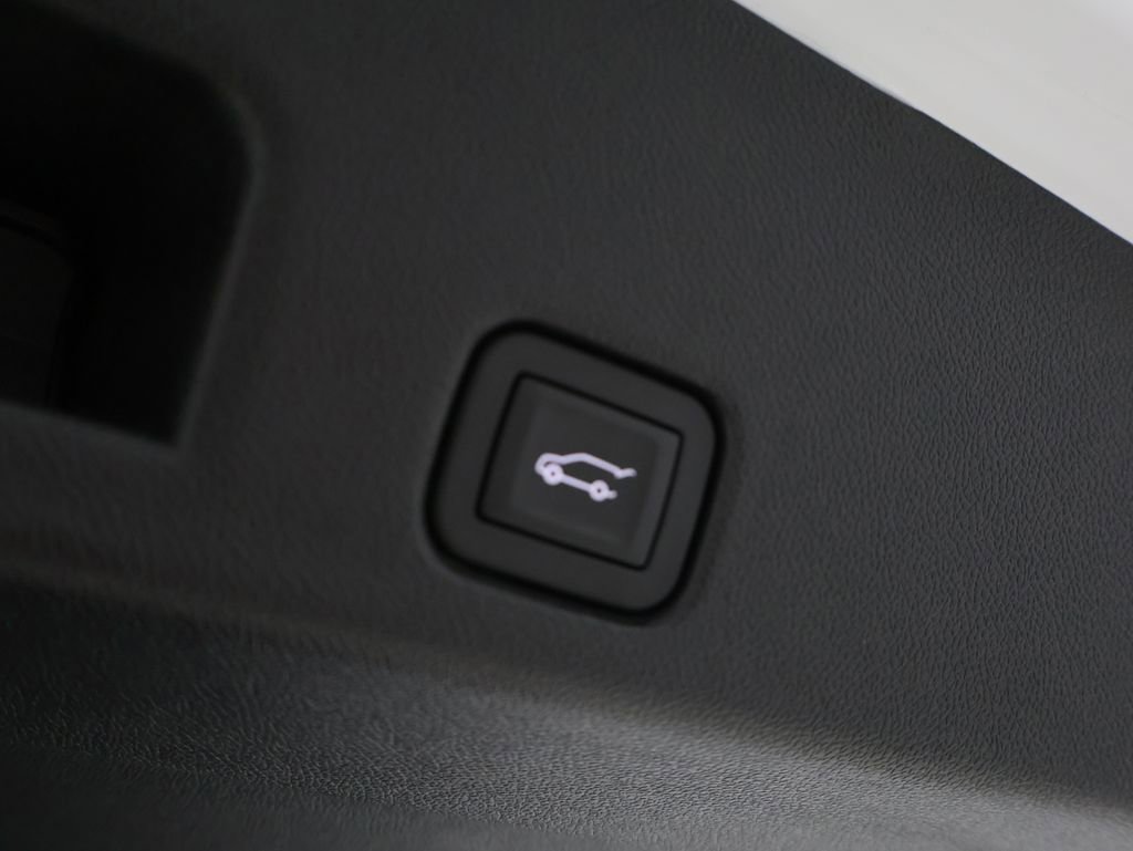 Used 2024 GMC Acadia Elevation image 21