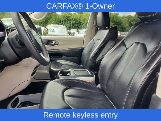 Used 2023 Chrysler Pacifica Touring-L FWD image 6