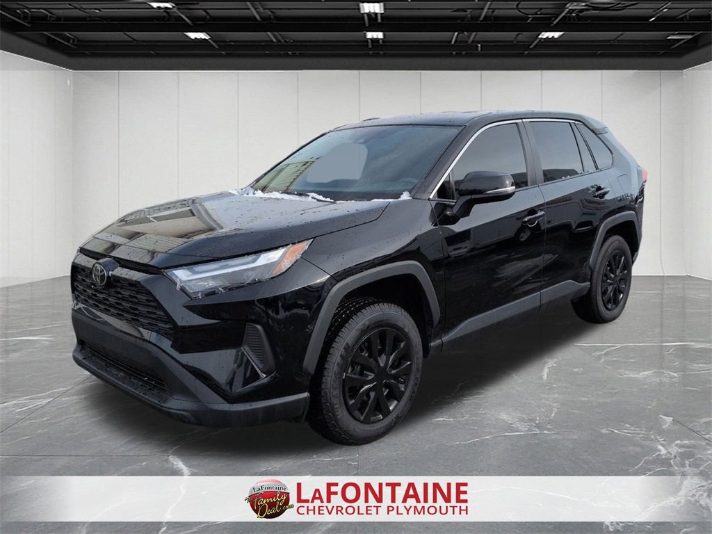 Used 2024 Toyota RAV4 LE image 4