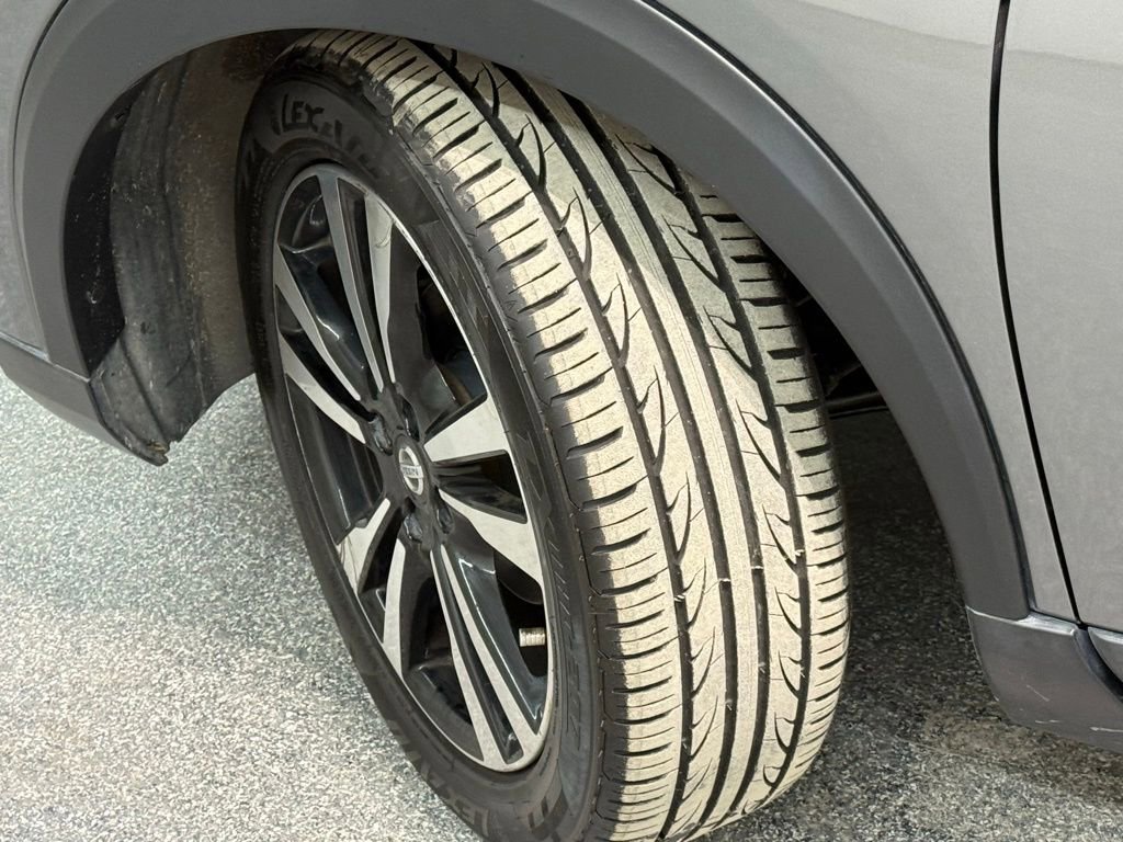 Used 2019 Nissan Kicks SR image 32