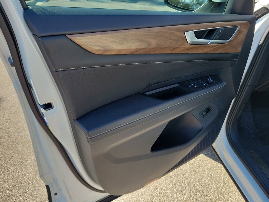 Used 2024 Volkswagen Atlas SE w/ Panoramic Sunroof Package FWD image 22