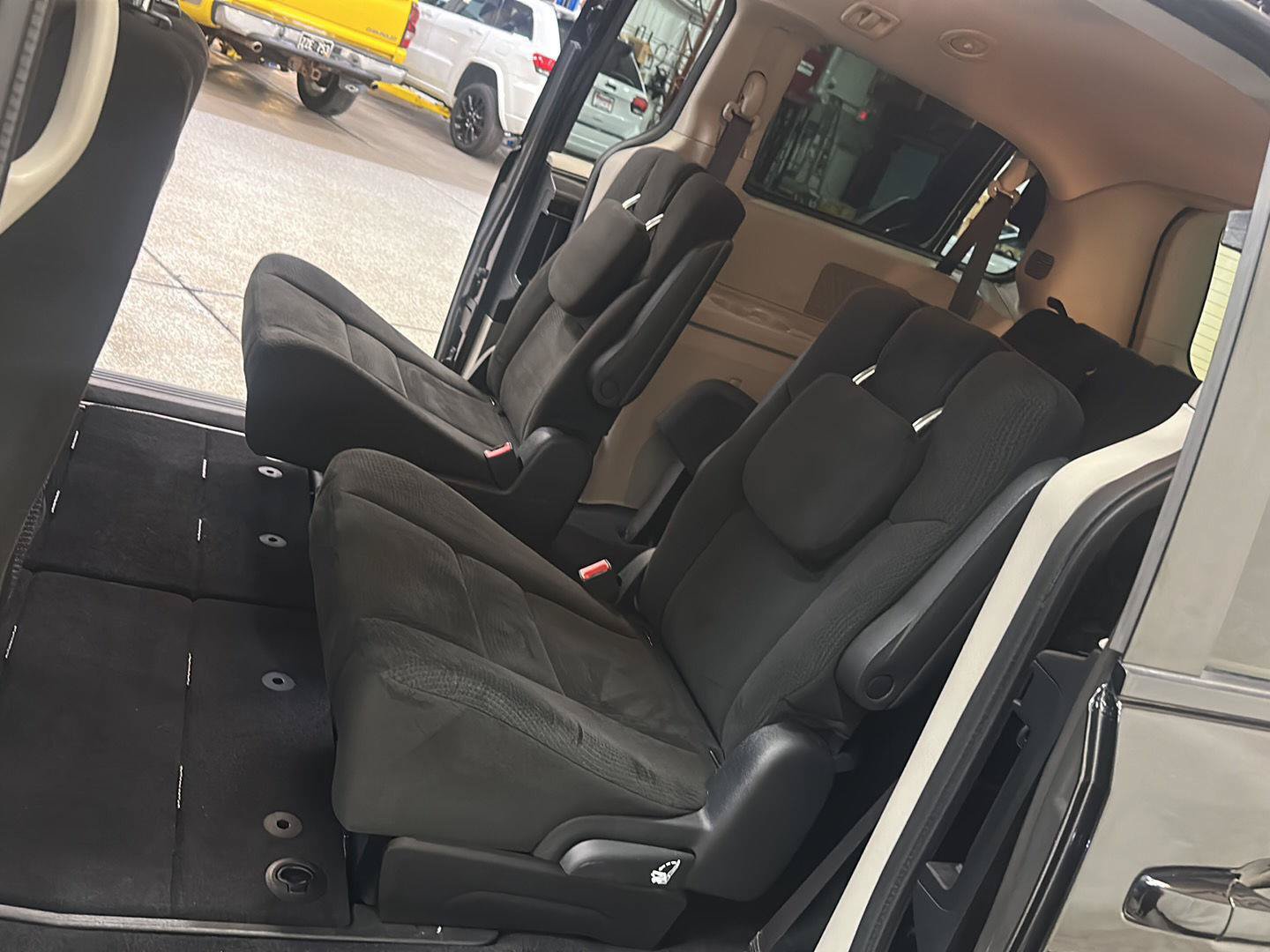 Used 2015 Dodge Grand Caravan SE w/ Quick Order Package 29E SE FWD image 25