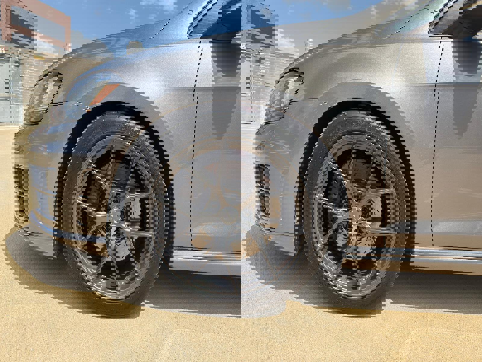 Used 2015 Volkswagen Golf R 4-Door image 41