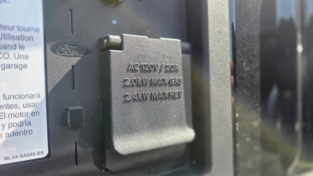 Used 2025 Ford F150 Lariat w/ Equipment Group 502A High AWD/4WD image 10