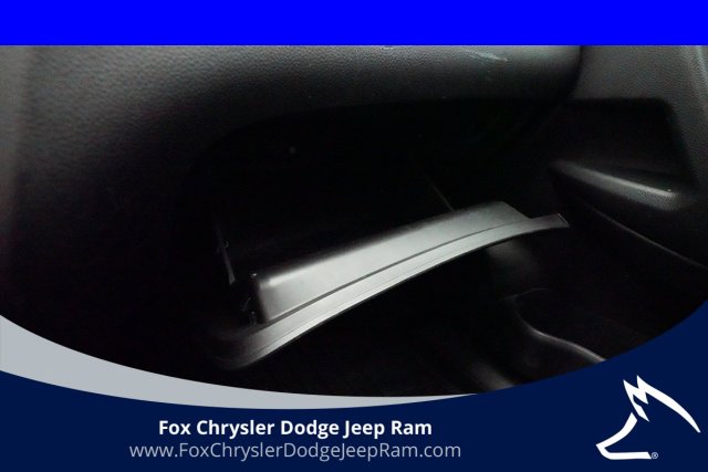 Used 2016 Nissan Rogue SV image 29