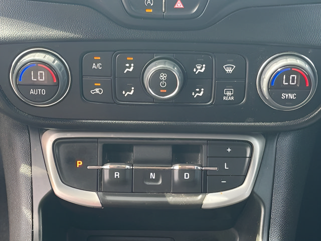 Used 2022 GMC Terrain SLE w/ Driver Convenience Package FWD image 29