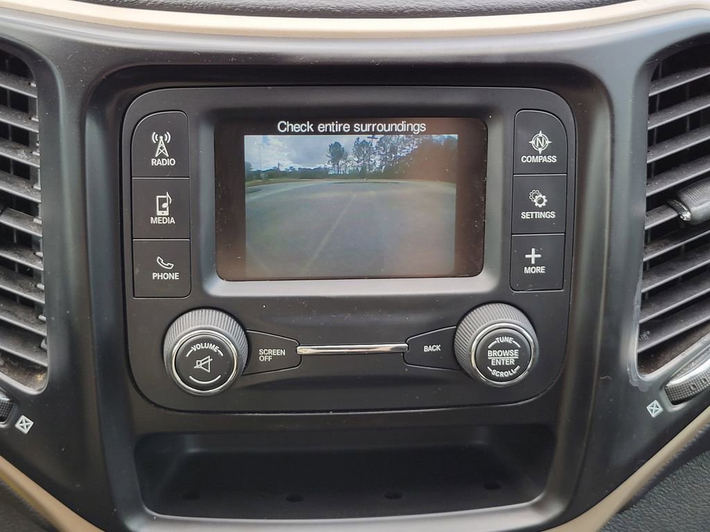 Used 2018 Jeep Cherokee Latitude image 23