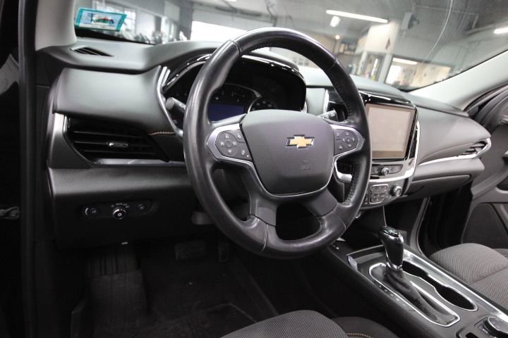 Used 2020 Chevrolet Traverse LT w/ Driver Confidence II Package AWD/4WD image 16