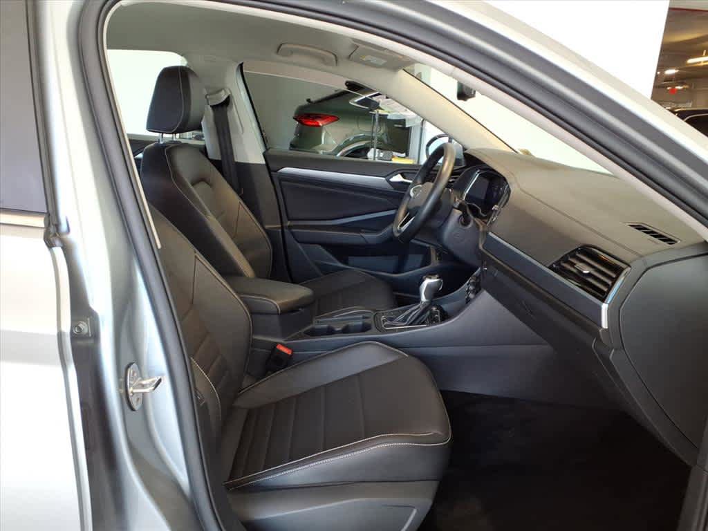 Used 2023 Volkswagen Jetta SE image 19