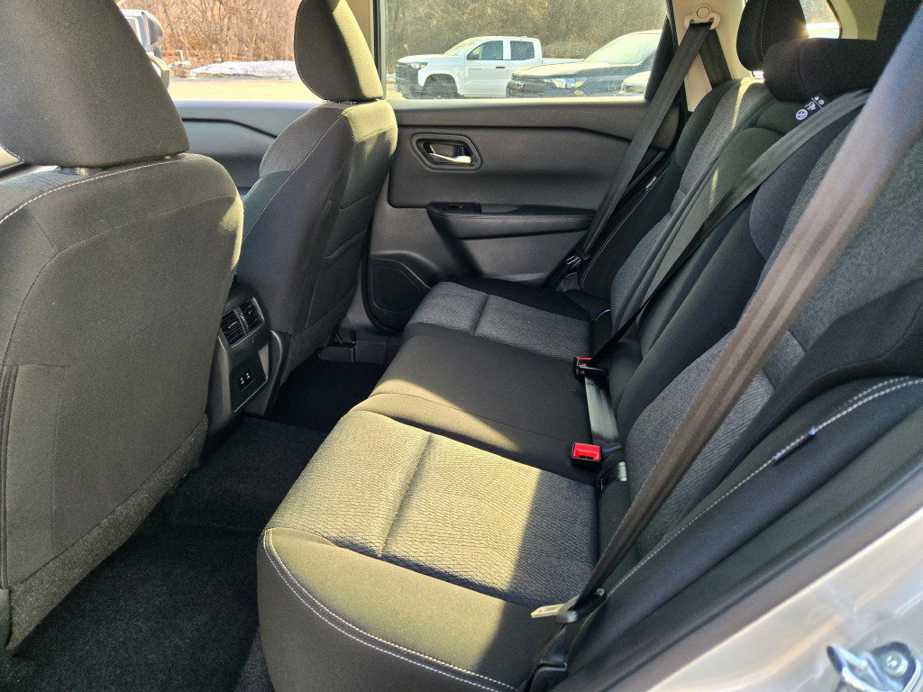 Used 2025 Nissan Rogue SV FWD image 16