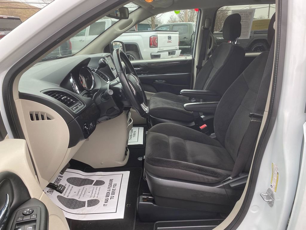 Used 2018 Dodge Grand Caravan SE w/ UConnect Hands-Free Group image 12
