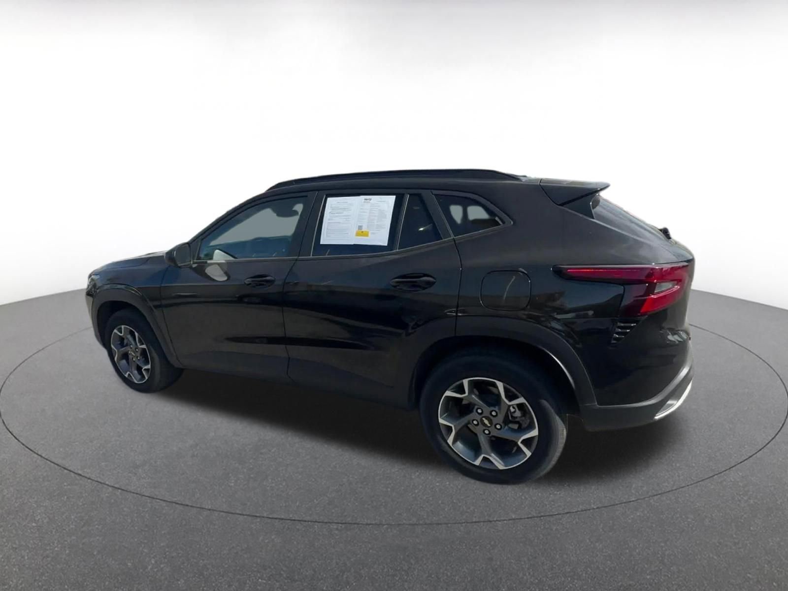 Used 2025 Chevrolet Trax LT image 10