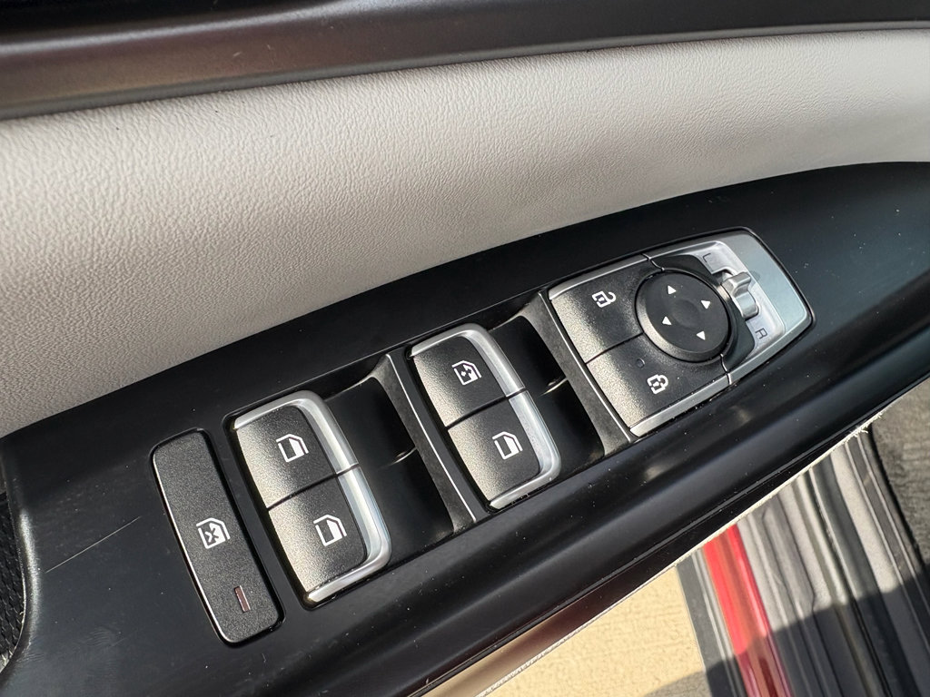 Used 2024 Kia Carnival LX image 10