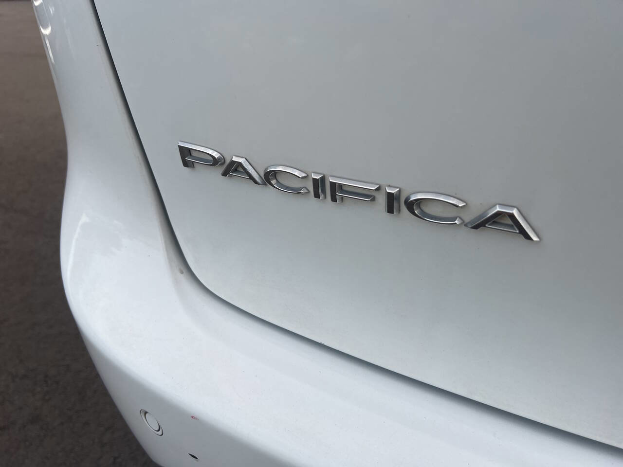 Used 2020 Chrysler Pacifica Touring-L image 30