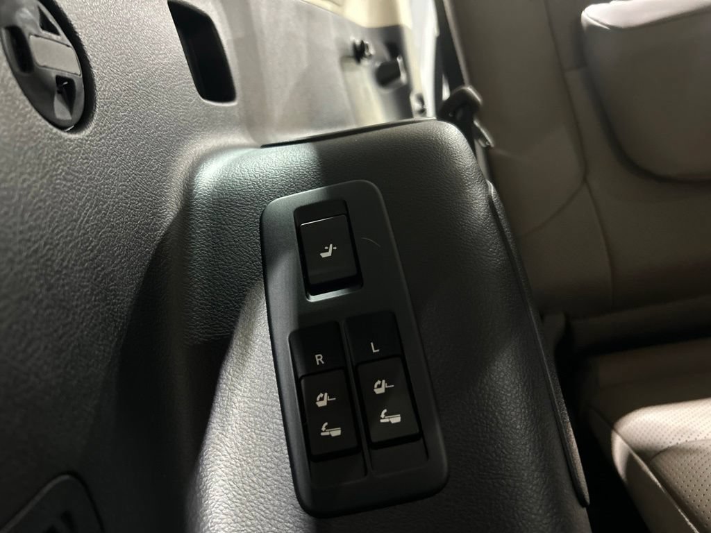 Used 2022 Lexus GX 460 Luxury w/ Sport Design Package AWD/4WD image 36