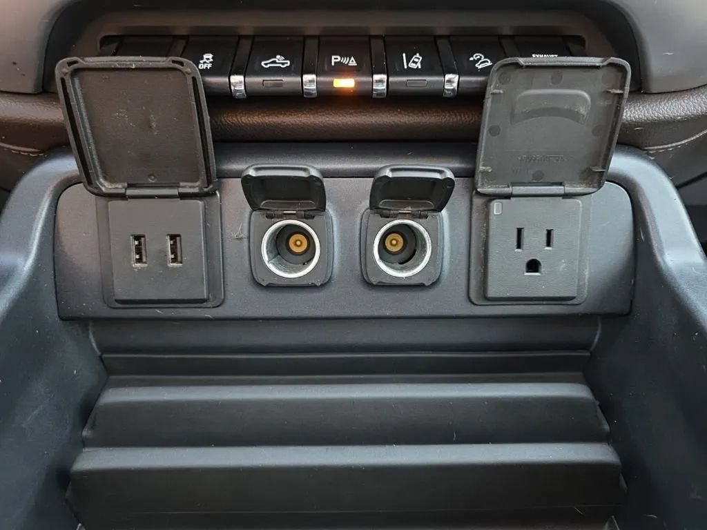 Used 2016 GMC Sierra 2500 SLT w/ Duramax Plus Package AWD/4WD image 31