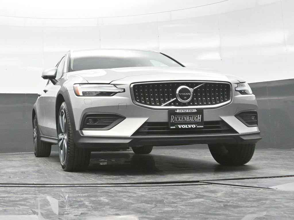 Used 2025 Volvo V60 B5 Cross Country Plus AWD/4WD image 17