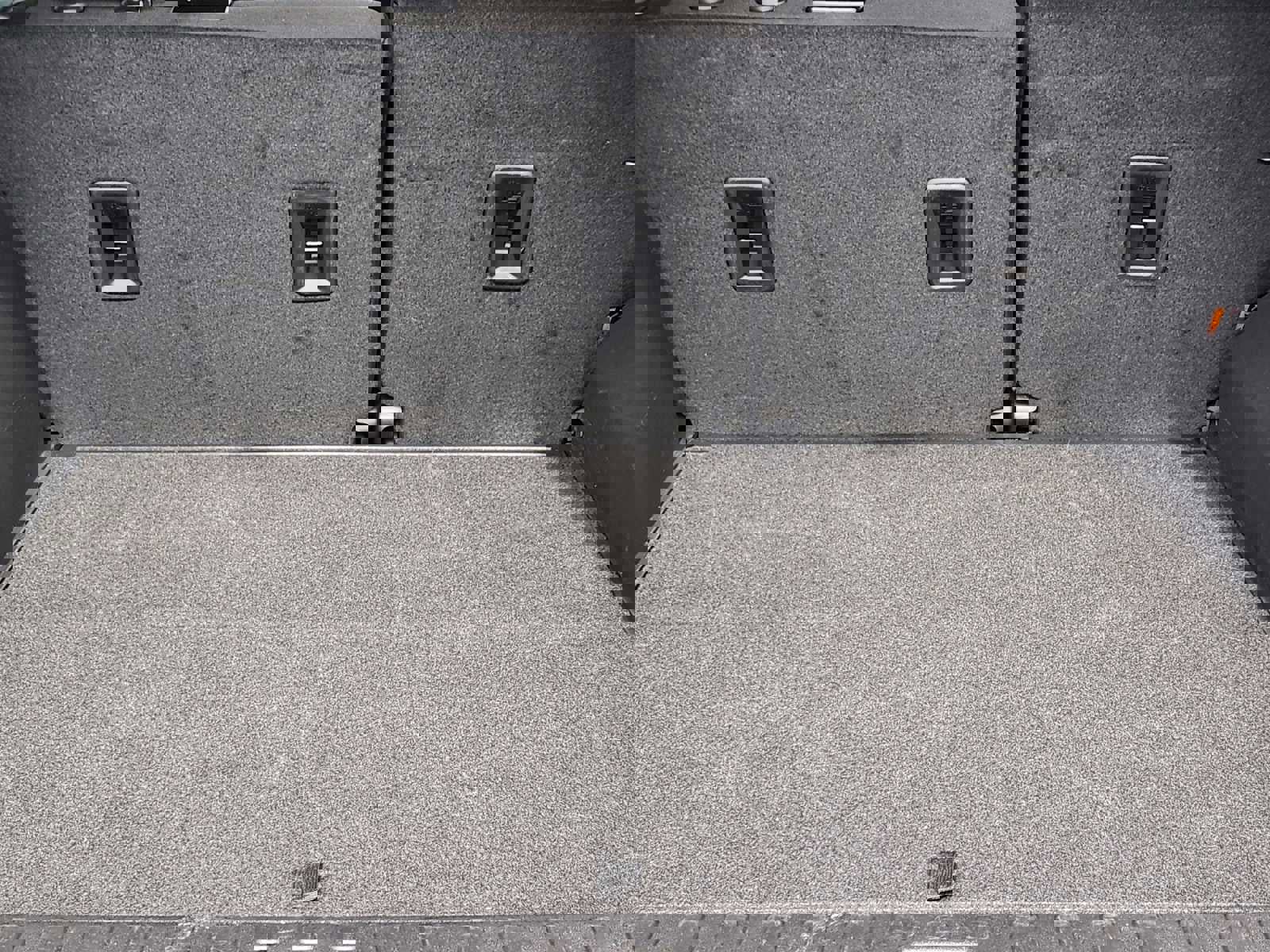 Used 2024 GMC Terrain SLE w/ Driver Convenience Package image 13