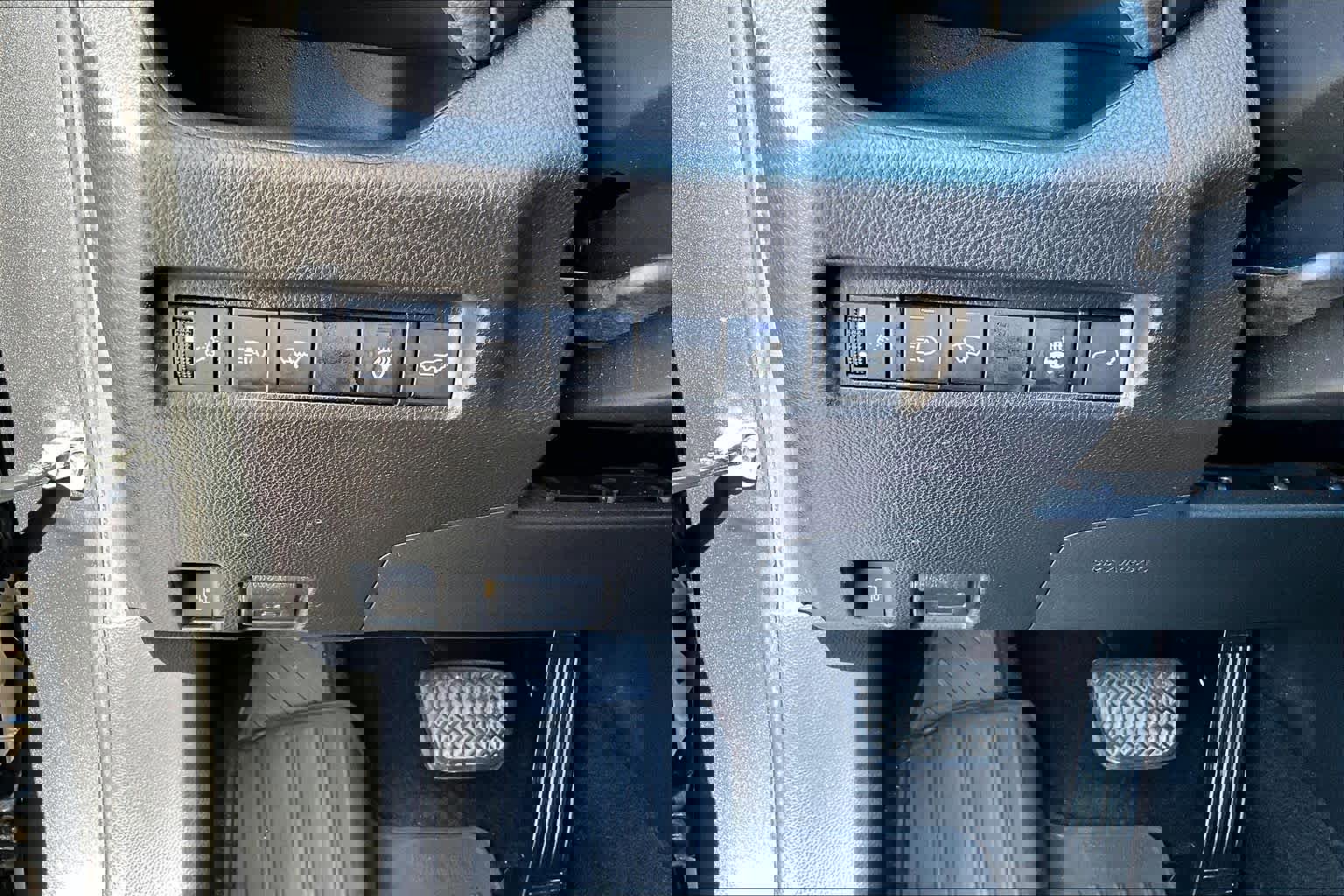 Used 2021 Toyota RAV4 XSE image 32