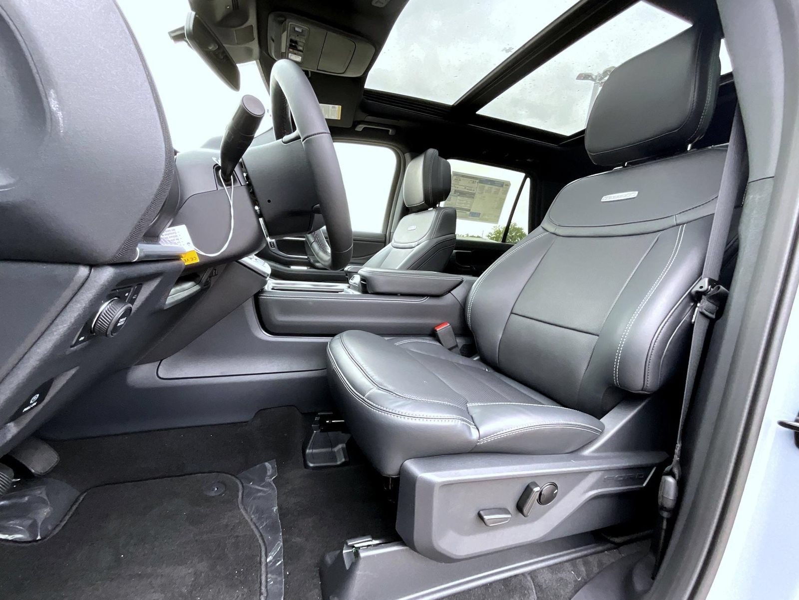 New 2027 Ford Expedition Platinum w/ Stealth Appearance Package AWD/4WD image 12