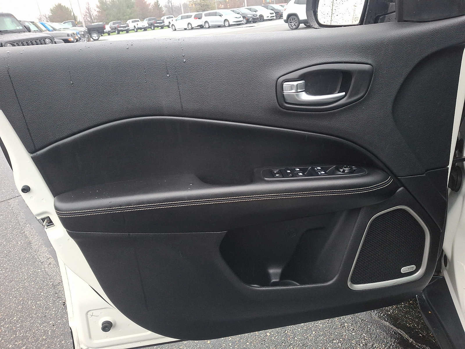 Used 2021 Jeep Compass Latitude w/ Sun and Sound Group AWD/4WD image 12