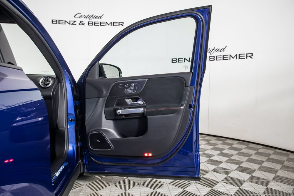 Used 2025 Mercedes-Benz GLB 35 AMG 4MATIC image 19