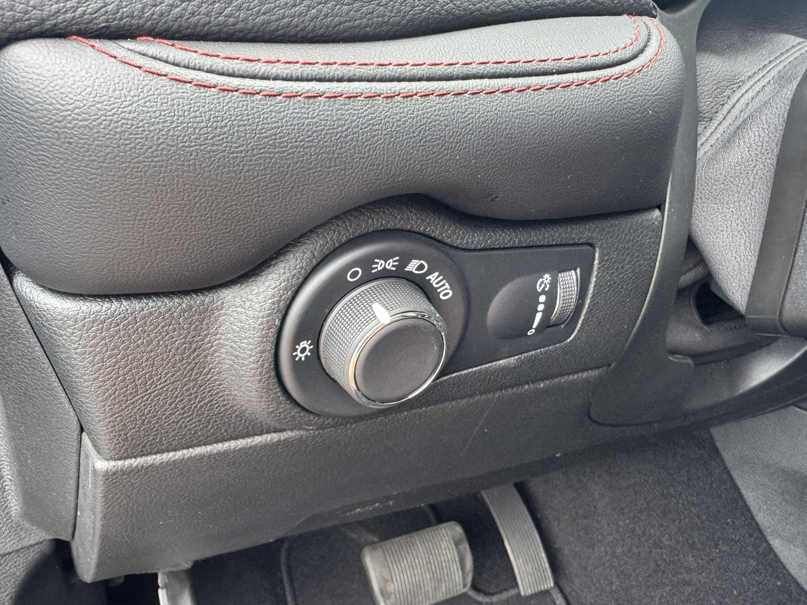 Used 2025 Dodge Durango GT AWD/4WD image 35
