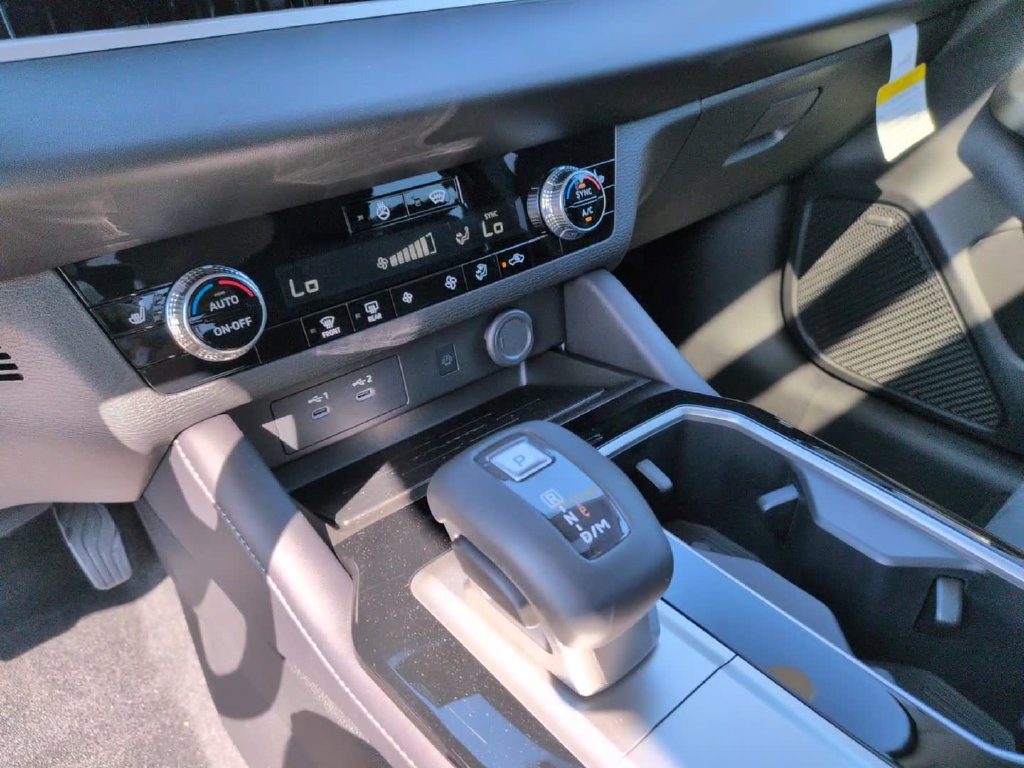 New 2026 Mitsubishi Outlander AWD image 24
