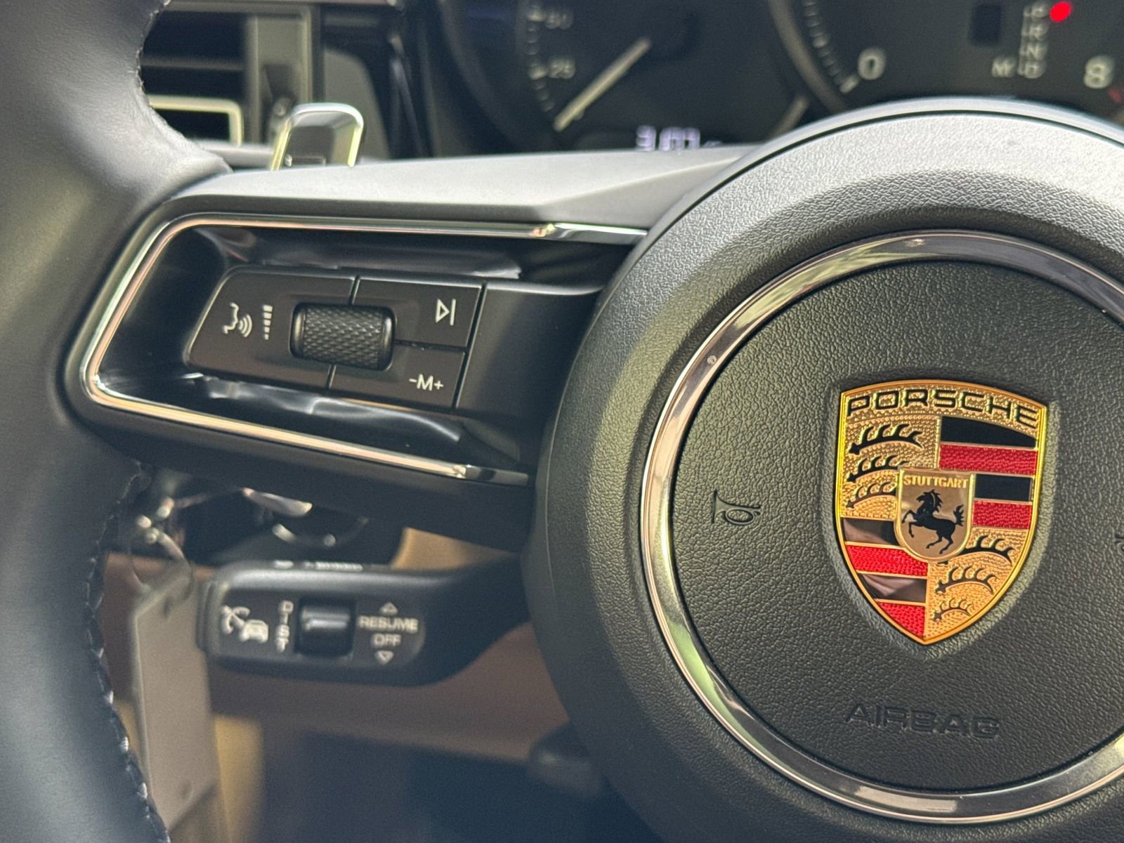 Certified 2025 Porsche Macan image 27