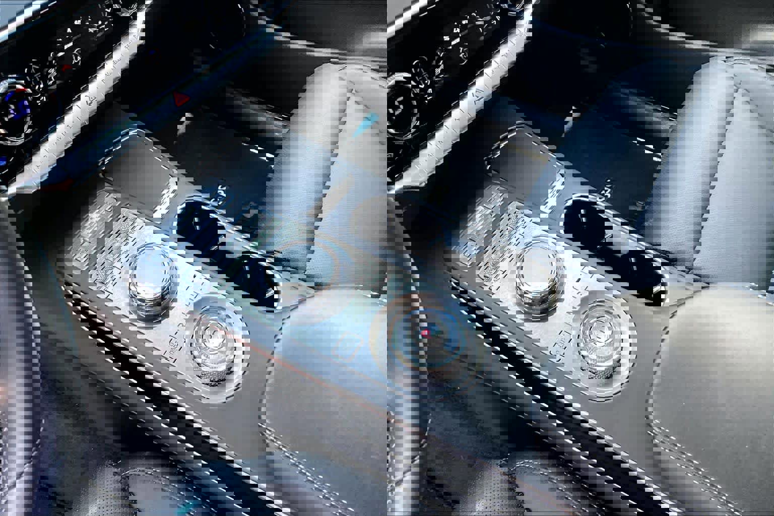 Used 2025 Genesis GV70 2.5T AWD/4WD image 17