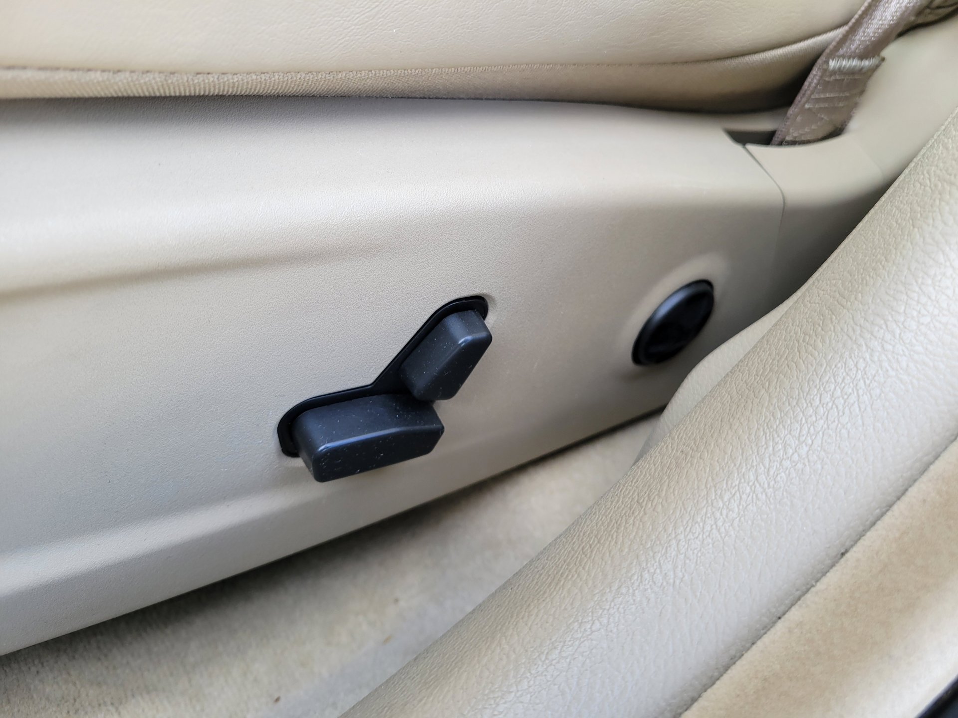 Used 2012 Chrysler 300 Limited image 16