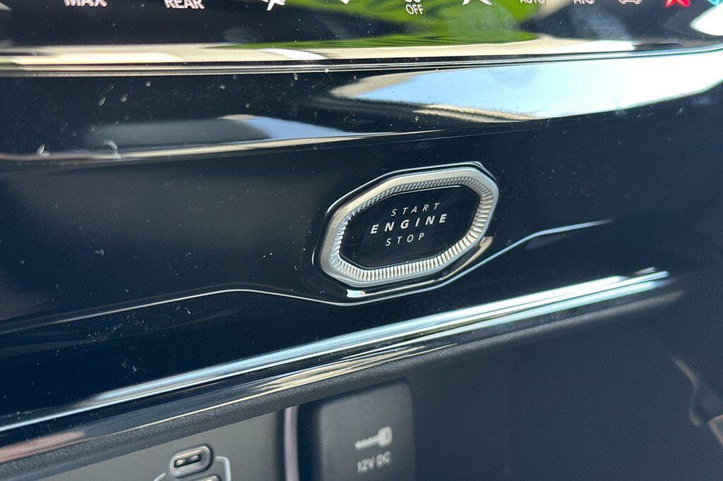 New 2026 Jeep Grand Cherokee L Limited AWD/4WD image 23