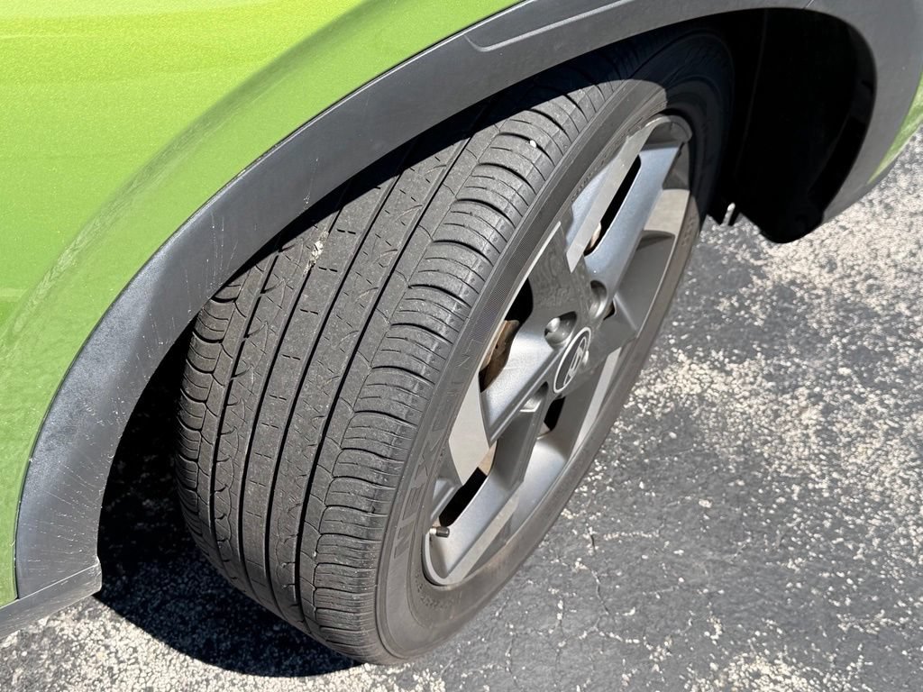 Used 2023 Hyundai Venue SEL FWD image 3