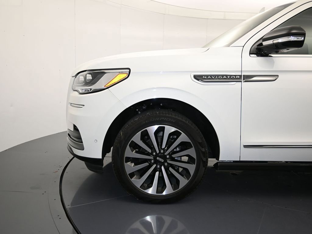 Used 2024 Lincoln Navigator Reserve image 10