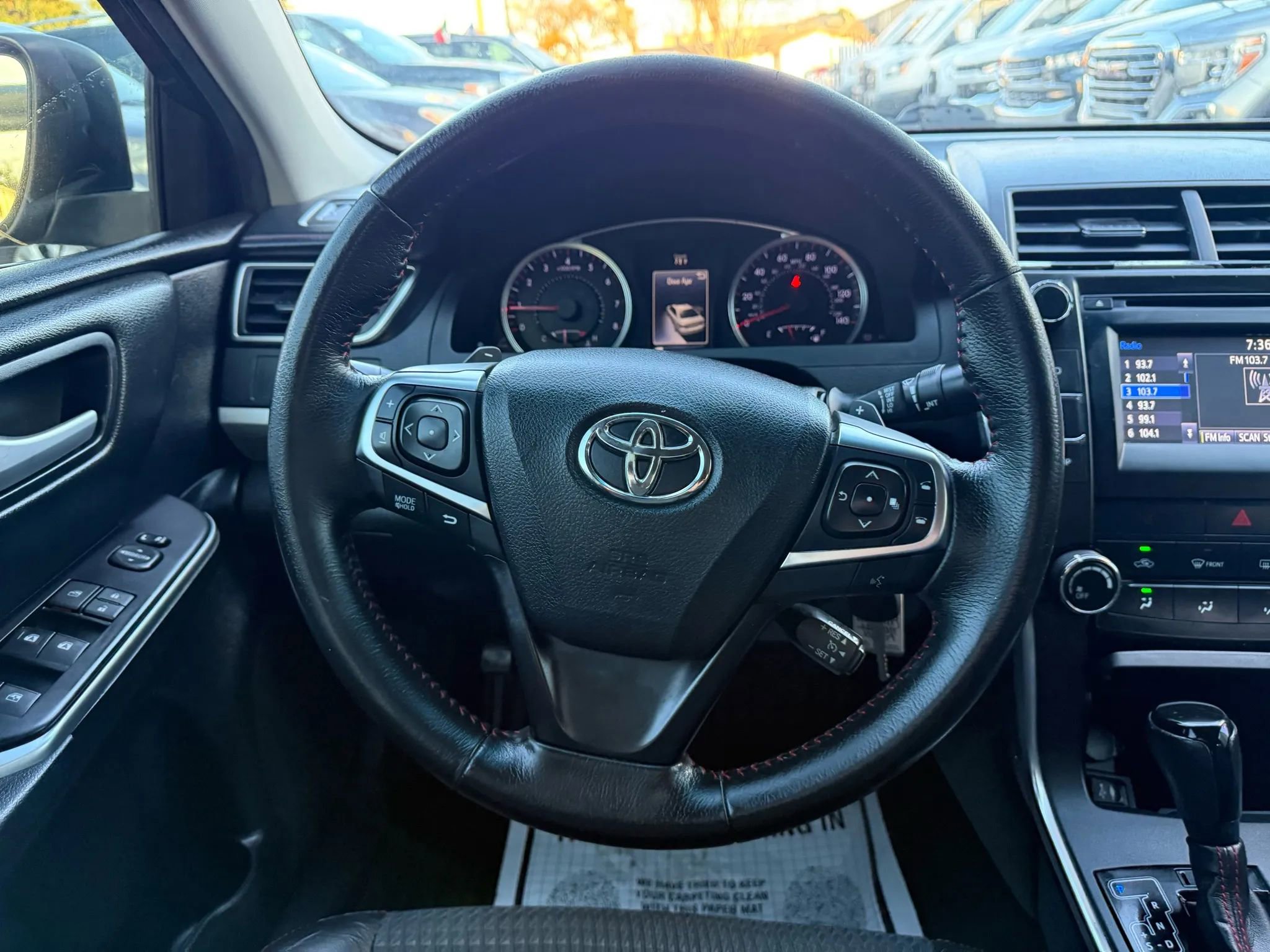 Used 2015 Toyota Camry SE FWD image 11