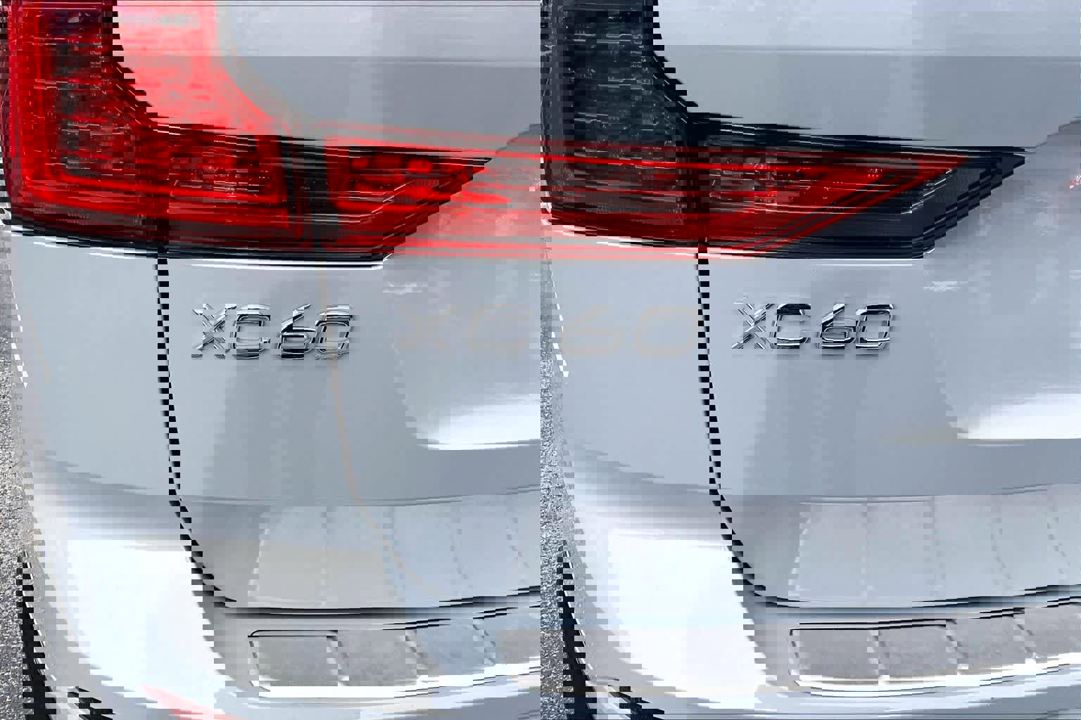 Certified 2024 Volvo XC60 B5 Plus w/ Protection Package Premier image 31